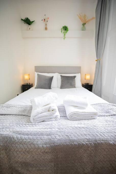 Perfect Location 4Bed 2 Bath Spacious Apartment ロンドン エクステリア 写真